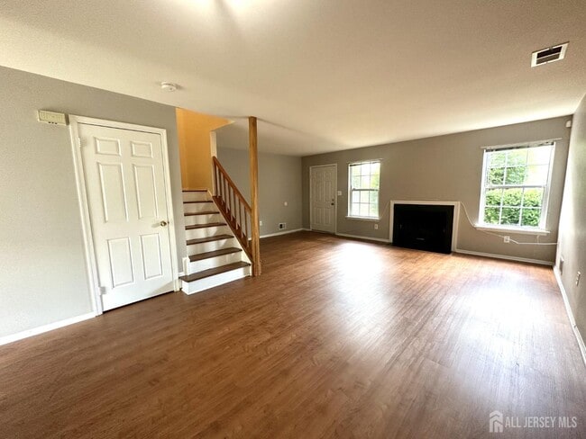 Building Photo - 17 Canterbury Cir