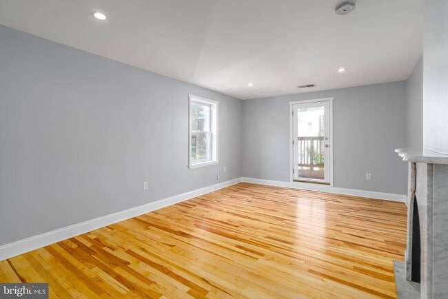 Building Photo - 2225 Mt Vernon St