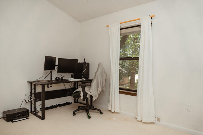 Building Photo - 118 Kipling Dr