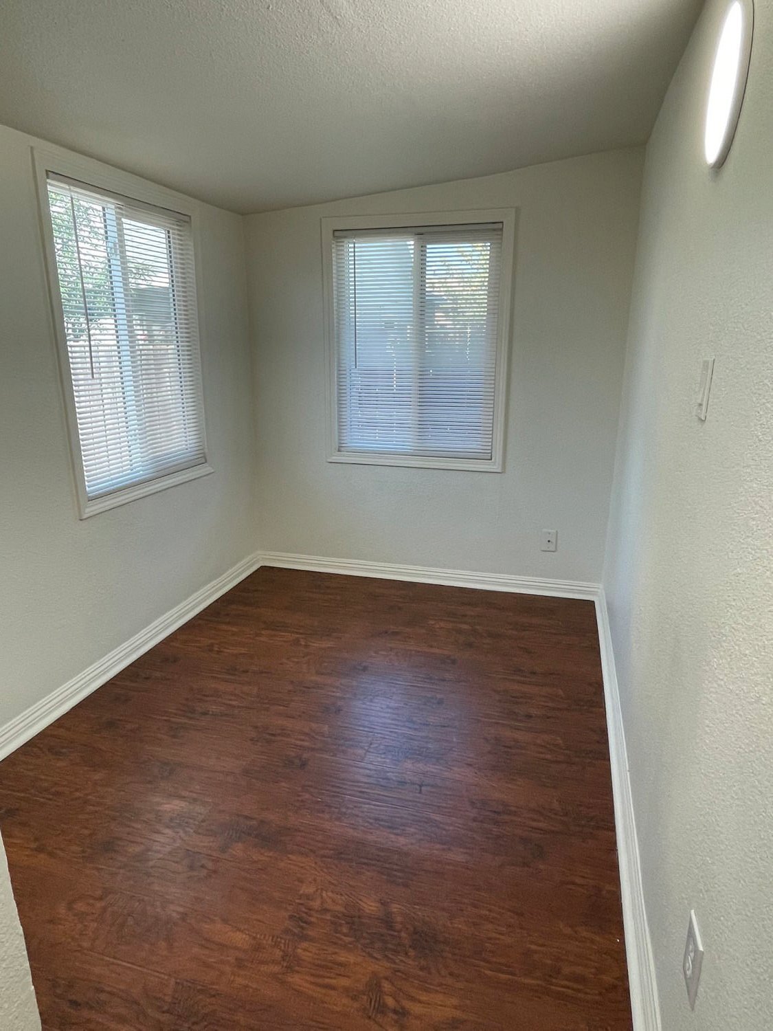 Building Photo - 835 E Nocta St