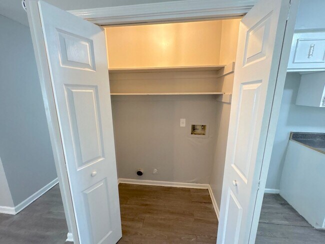Building Photo - 4872 Burgess Cove