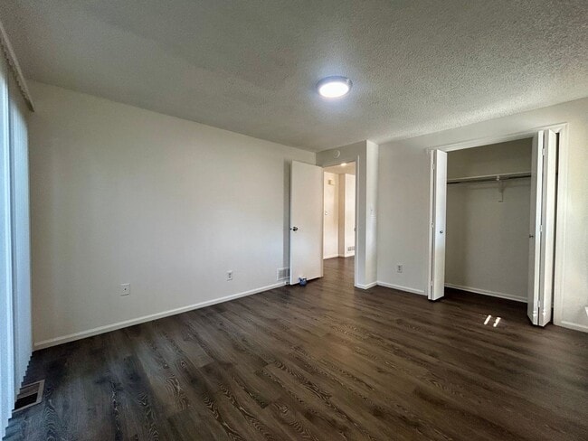 Building Photo - 1732 Cambridge Dr