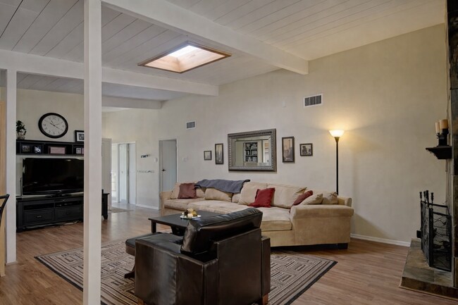 Building Photo - Spacious 3 Bed 2 Bath POOL HOUSE!! Right next to SDSU