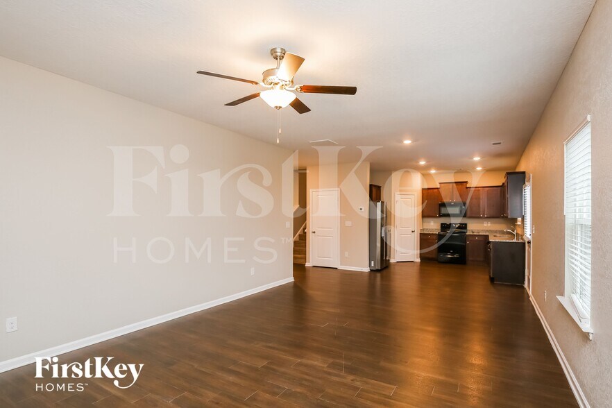 Building Photo - 811 Walnut Creek Cir