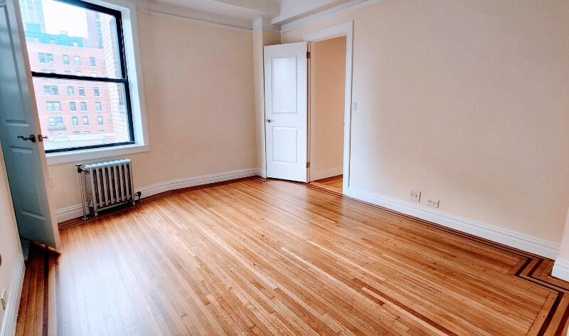 Building Photo - 115 E 92nd St