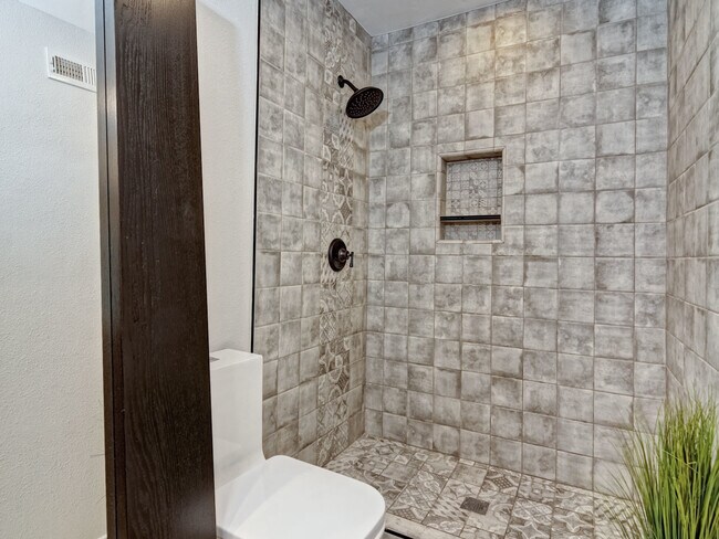 Building Photo - 5728 El Cabo Ct