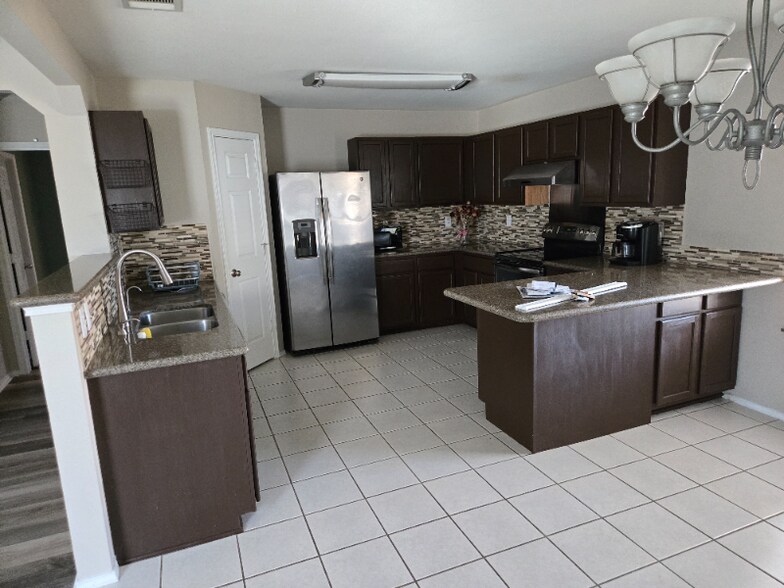 Building Photo - 1615 Spice Spring