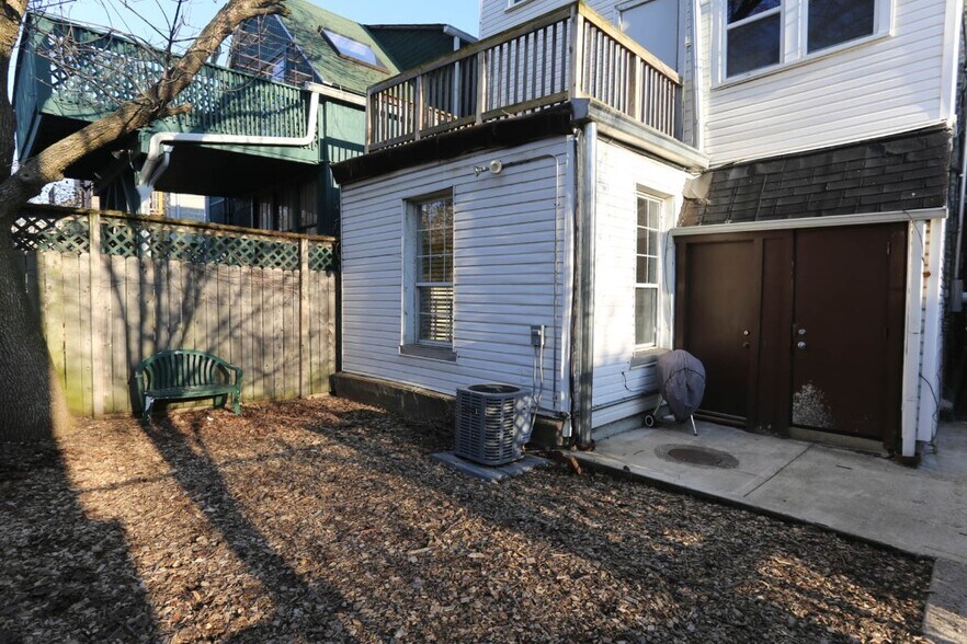 Building Photo - 2031 W Moffat St