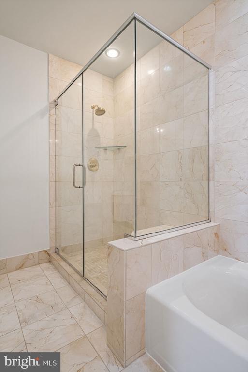 Building Photo - 8220 Crestwood Heights Dr