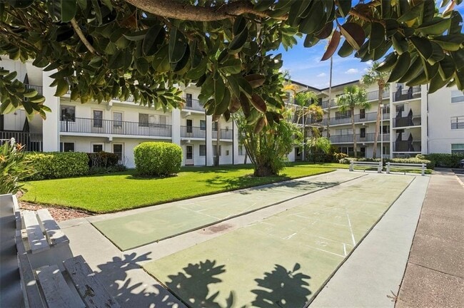 Building Photo - 2525 W Bay Dr