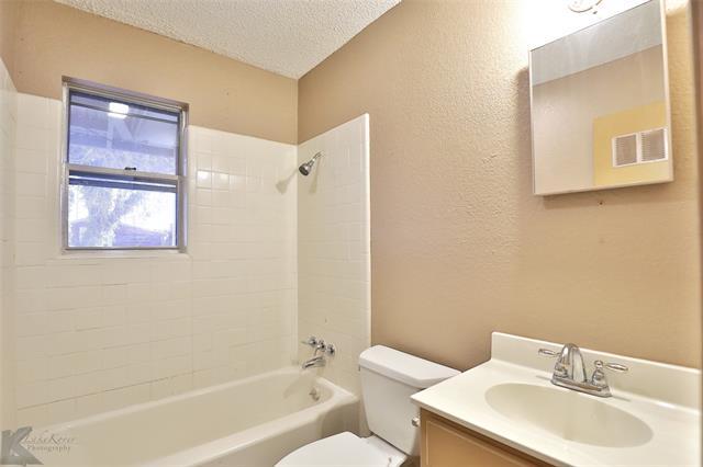 Building Photo - 501 N La Salle Dr