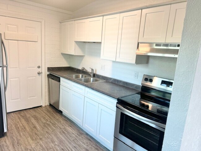 Building Photo - Spanish Place Apartments