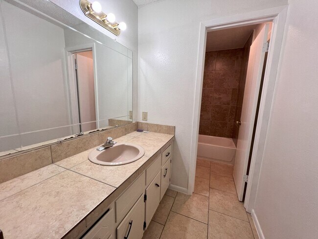 Building Photo - Charming 3-Bedroom Home for Rent in Harker...