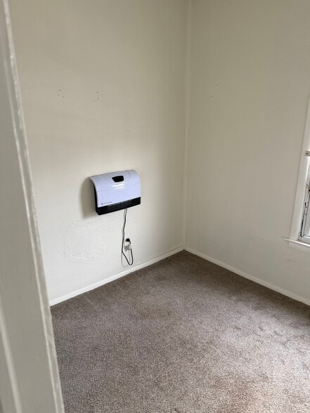 Building Photo - 108 S Warner St