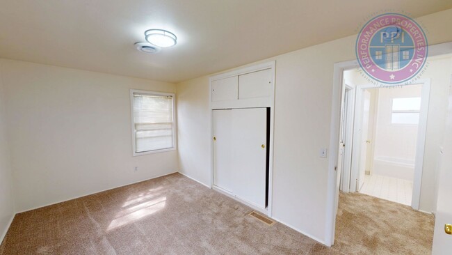 Building Photo - Charming home in NE Portland in the David ...