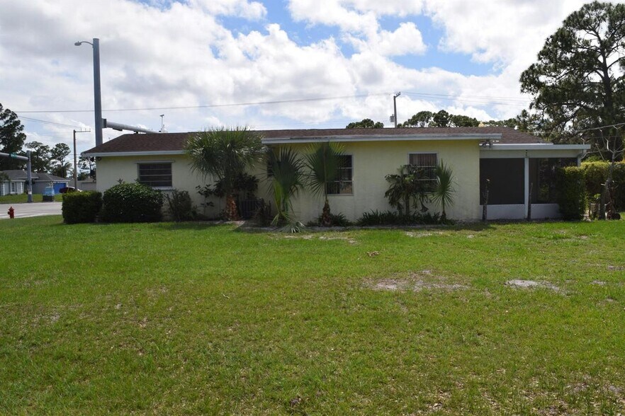 Building Photo - 1881 SE Airoso Blvd