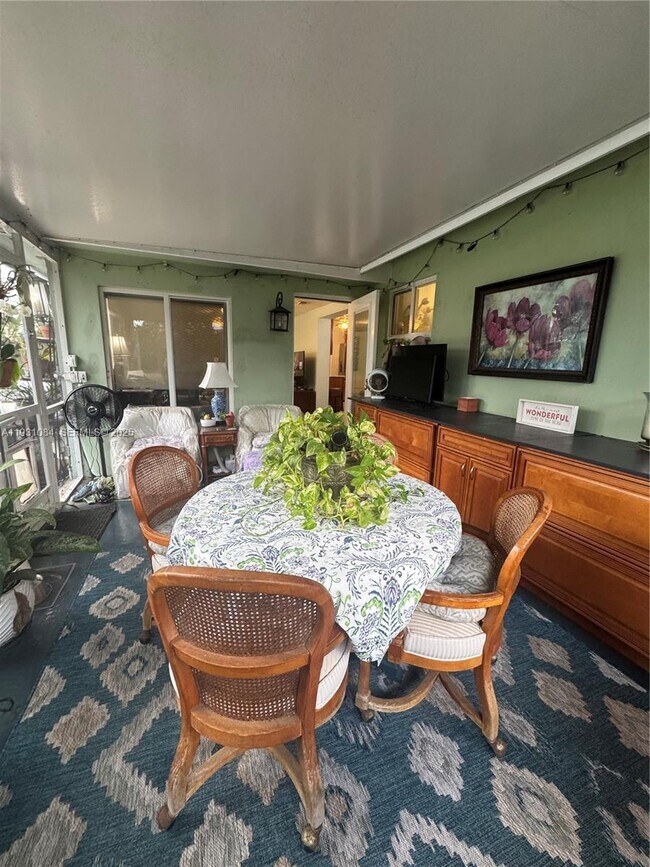 Building Photo - 918 SE 16th St