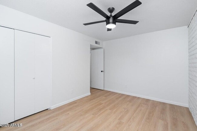 Building Photo - 414 W Santa Cruz Dr