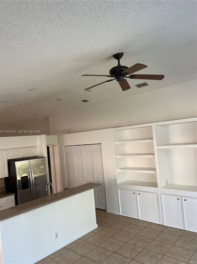 Building Photo - 5033 Prairie Dunes Village Cir