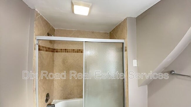 Building Photo - 1303 Kumler Ave