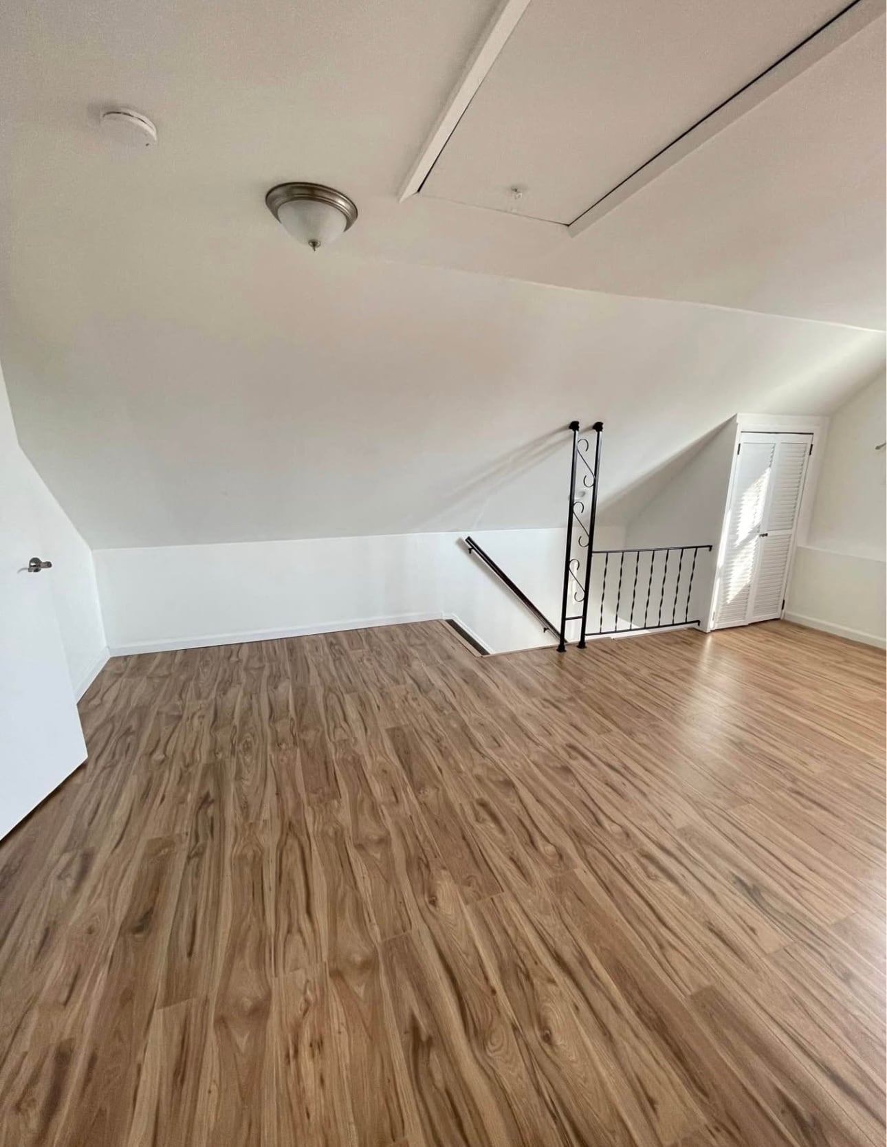 Building Photo - 67 Kossuth St