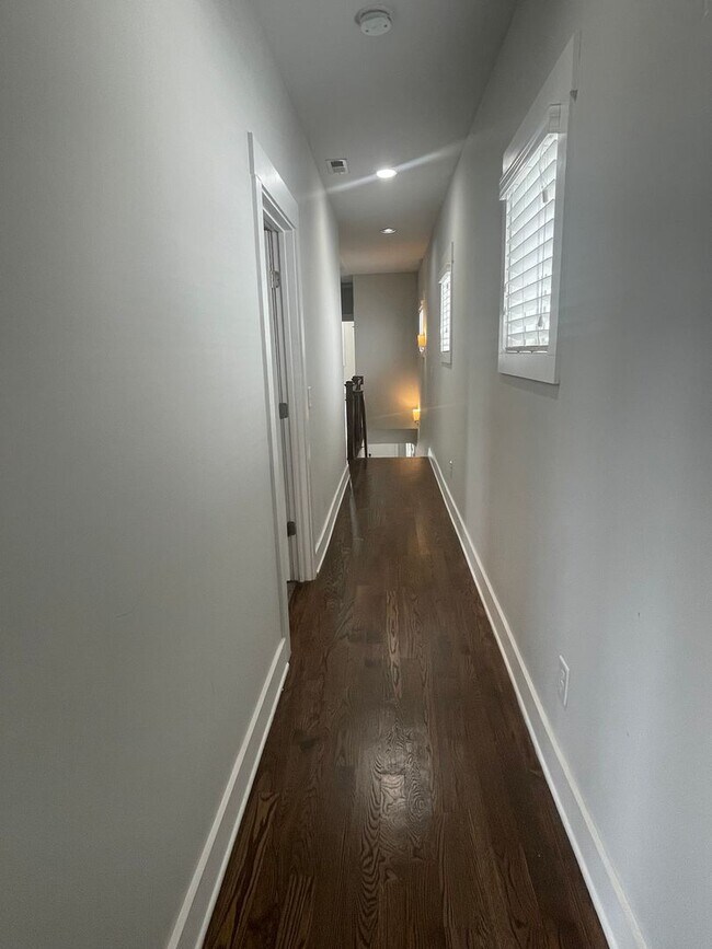 Building Photo - 1104A W Grove Ave