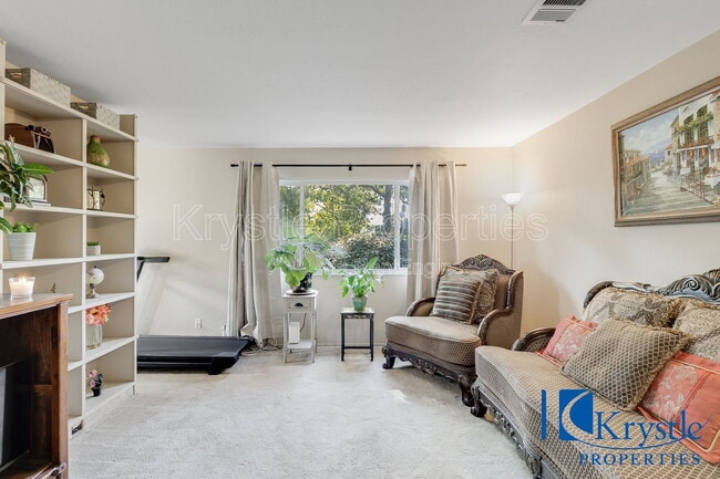 Building Photo - 138 Warwick Dr