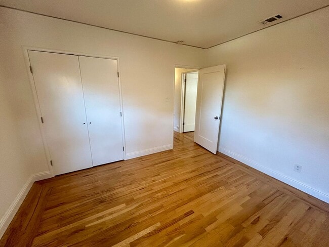 Building Photo - Gorgeous San Leandro Bungalow!