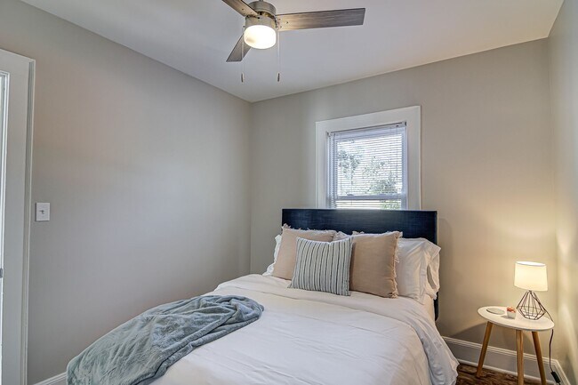 Building Photo - Adorable Duplex Off N Josephine Boyd - Ful...