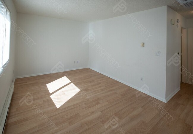 Building Photo - Single Family Home for Rent in Rifle