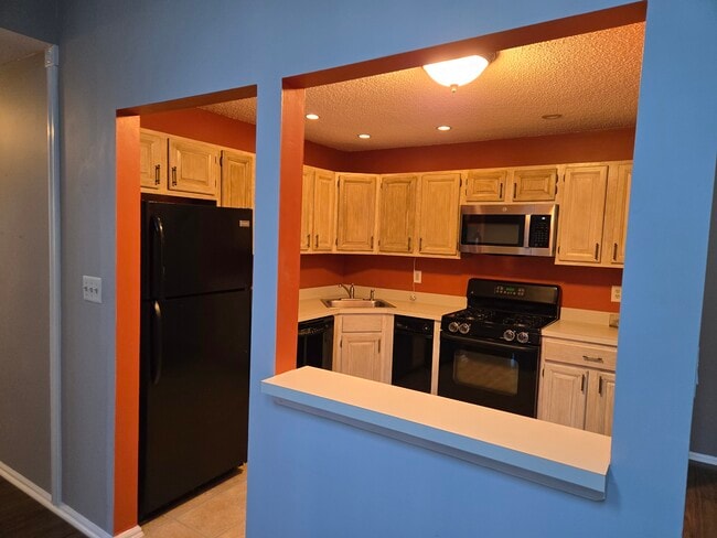 Building Photo - 289 English Pl