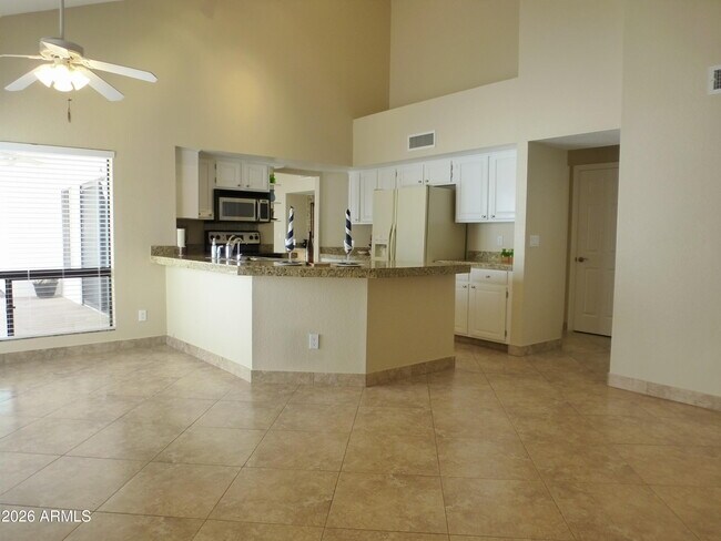 Building Photo - 10053 E San Bernardo Dr