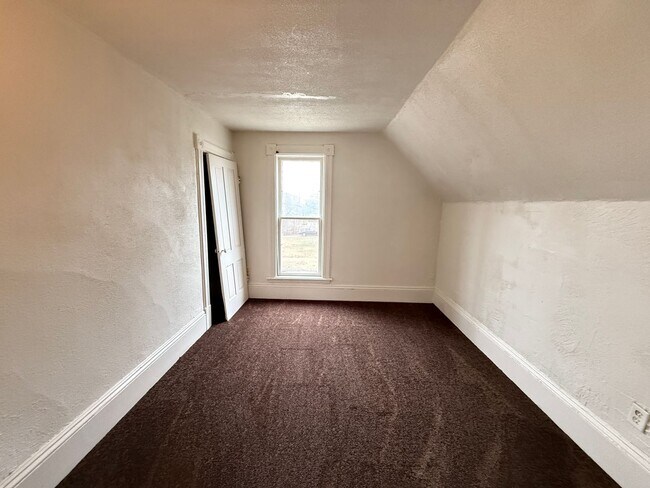 Building Photo - Spacious 3-Bedroom Single-Family Home-Near Hospital- Jackson, MI