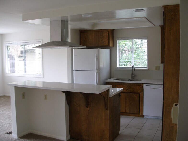 Building Photo - 818 Hygeia Ave