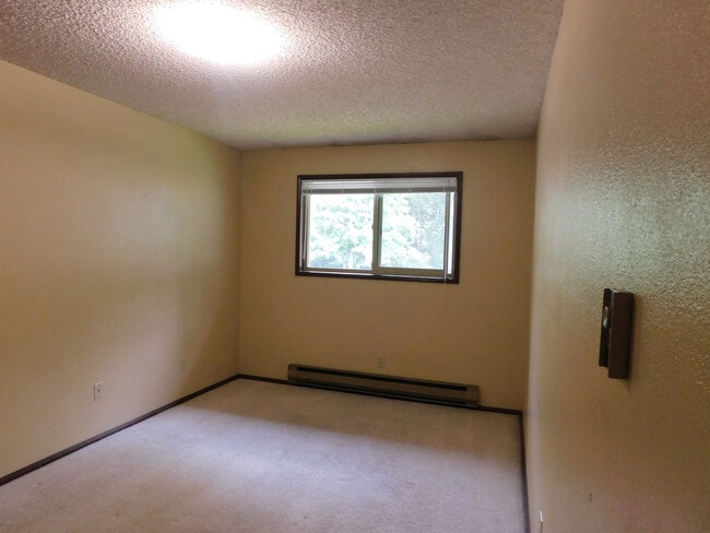 Building Photo - Beautiful 2 Bedrrom, 1.5 Bathroom Condo