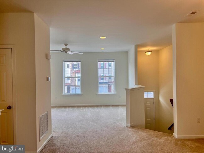 Building Photo - 654 Jacobsen Cir