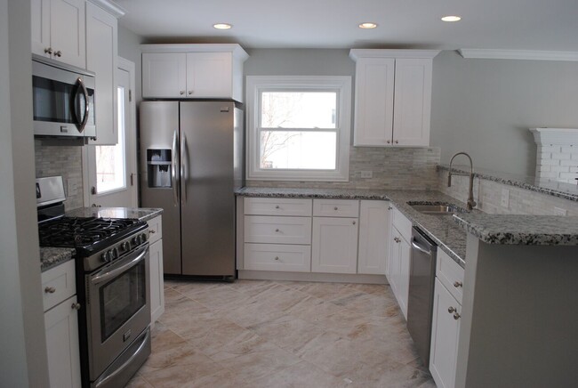 Building Photo - 39 Elmwood Dr