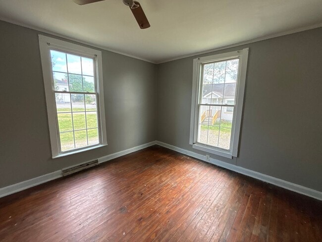 Building Photo - COMING SOON! Spacious 4-bedroom, 2-bathroom