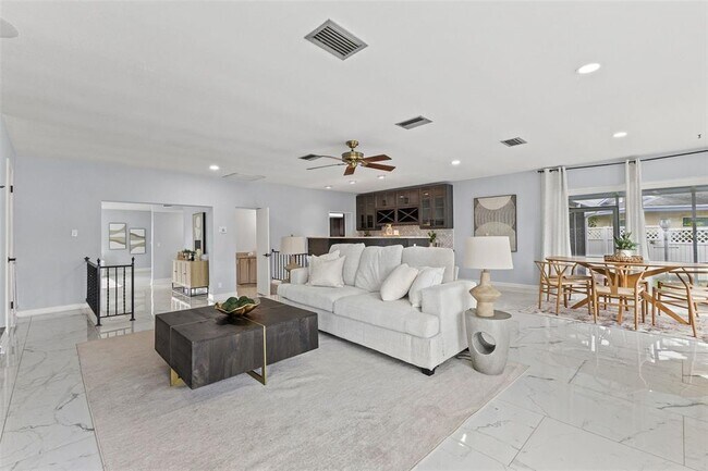 Building Photo - 4000 14th Way NE