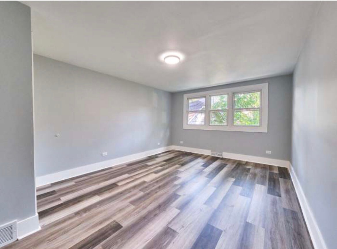 Building Photo - 15433 Myrtle Ave
