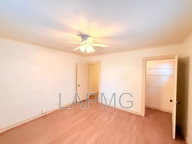 Building Photo - 614-614 N Poinsettia Pl