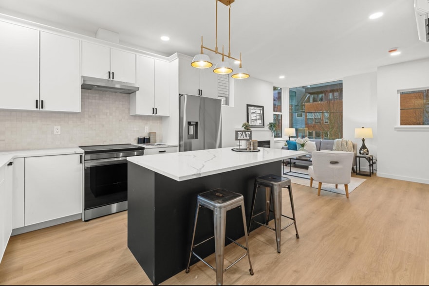 Building Photo - 2315 S Judkins St