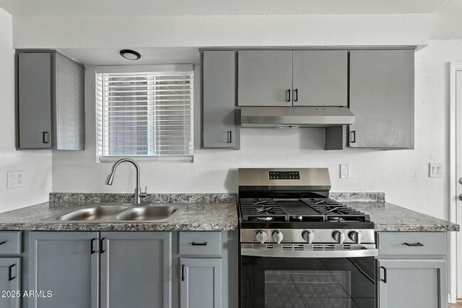 Building Photo - 130 W Harding Ave