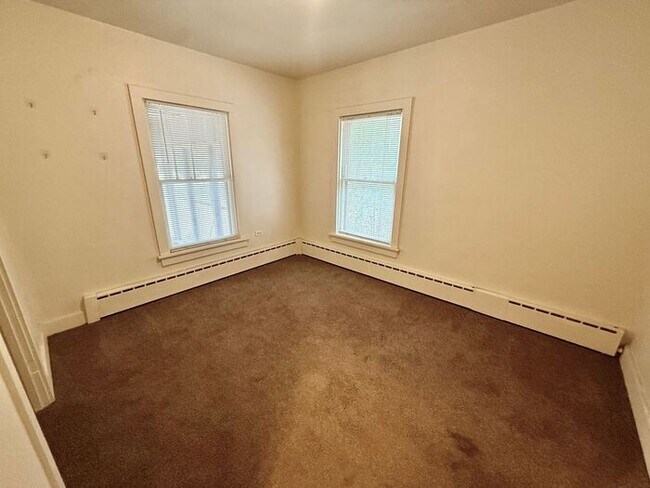 Building Photo - 1/2 Off First Months Rent! 3 Bed + 2 bonus rooms in basement, 2 Bath Home NEAR CSU! Flexible leas...