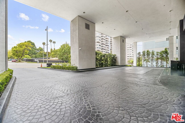 Building Photo - 10350 Wilshire Blvd