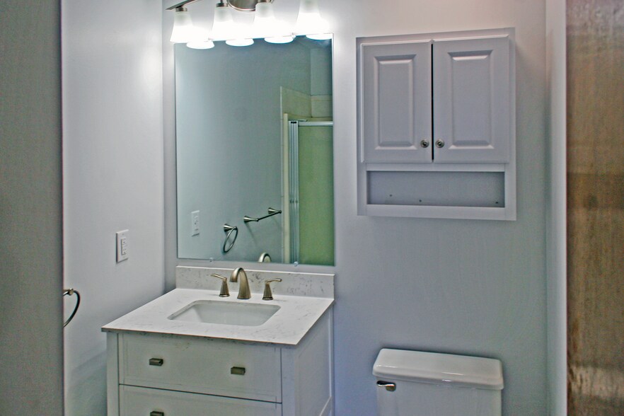 Master Bathroom - 8918 E Hurst St