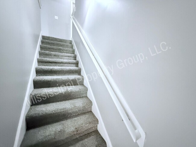 Building Photo - 4BR/4.5BA For Rent