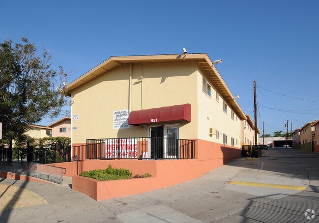 Primary Photo - Viking Gardens Apartments