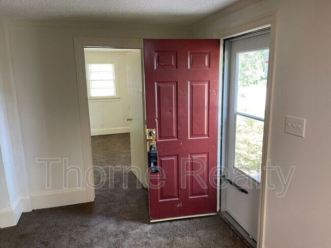 Building Photo - 324 Trevathan St