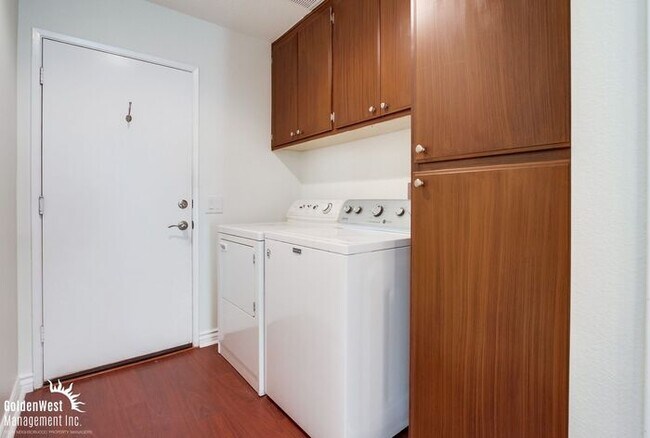 Building Photo - Elegant & Bright 2Bdm 2Ba Home in Vista Va...
